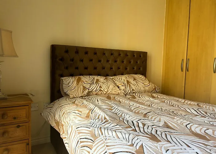 2 Bedroom Modern Salford Apartment