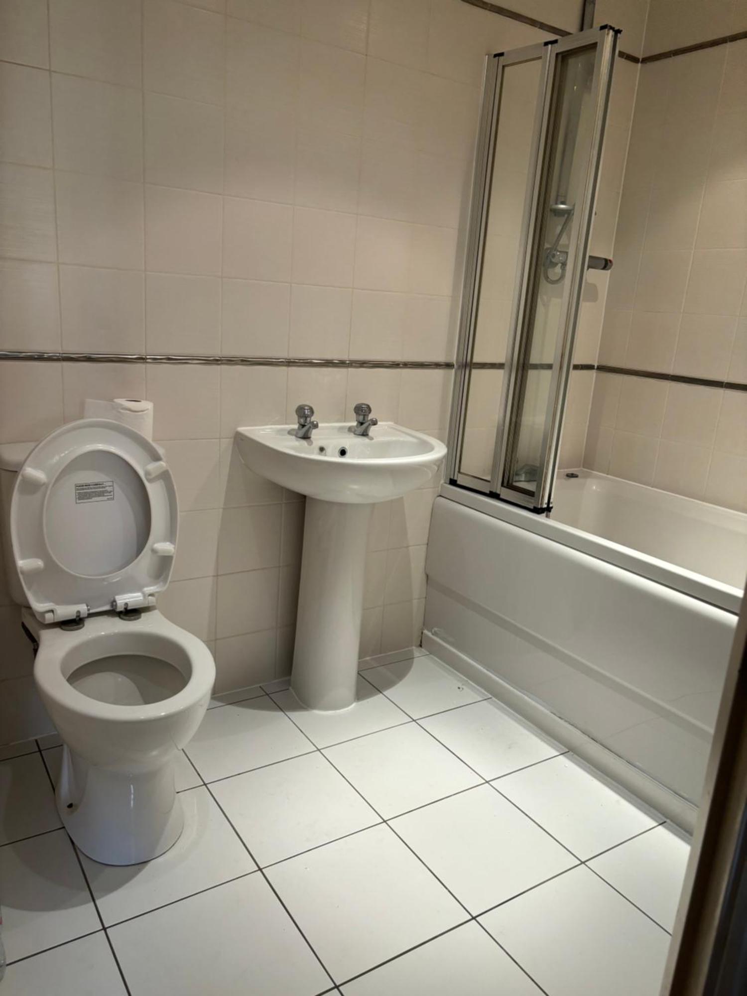 2 Bedroom Modern Salford Apartment Manchester