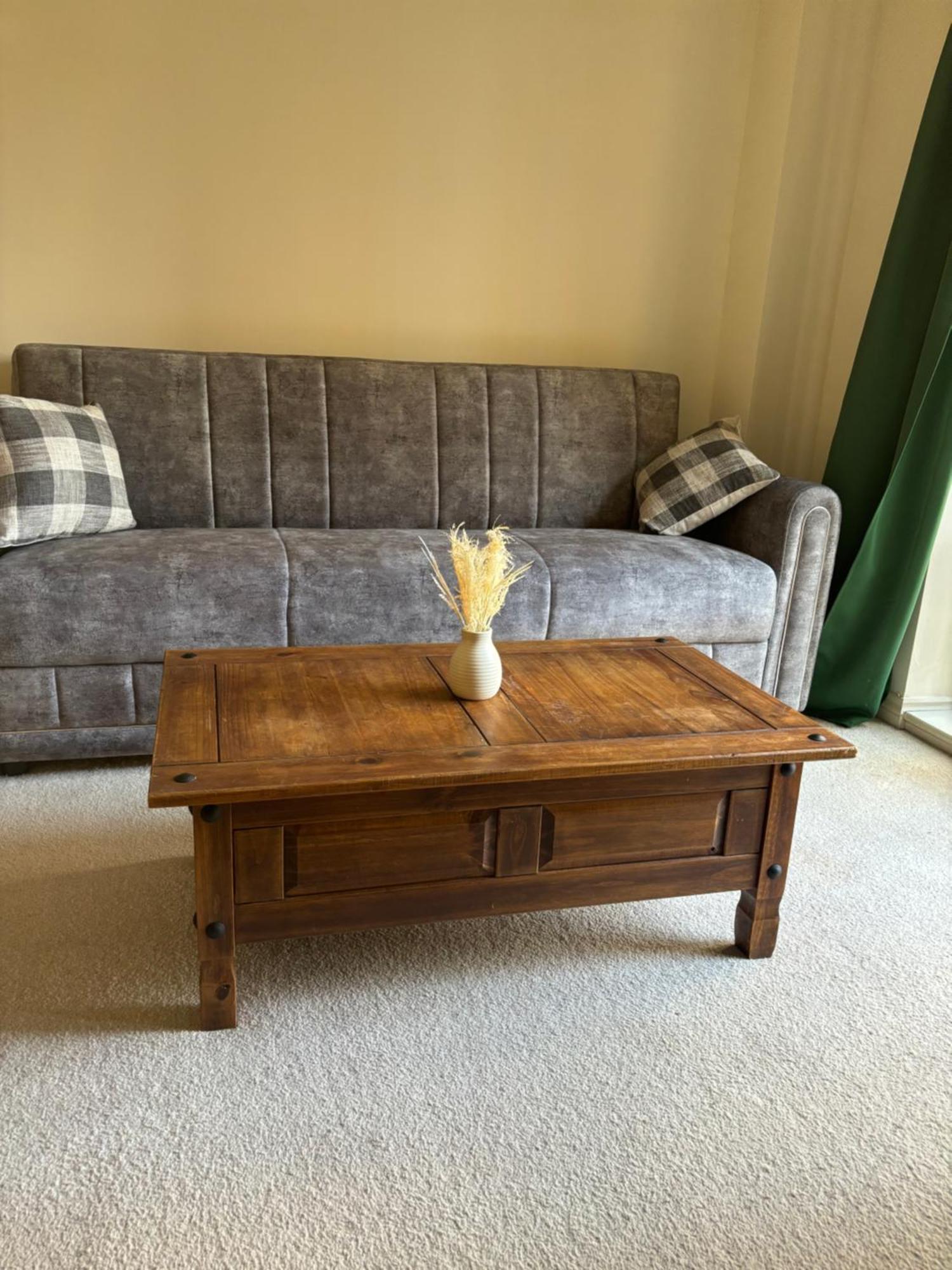 2 Bedroom Modern Salford Apartment *