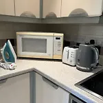 2 Bedroom Modern Salford Apartment